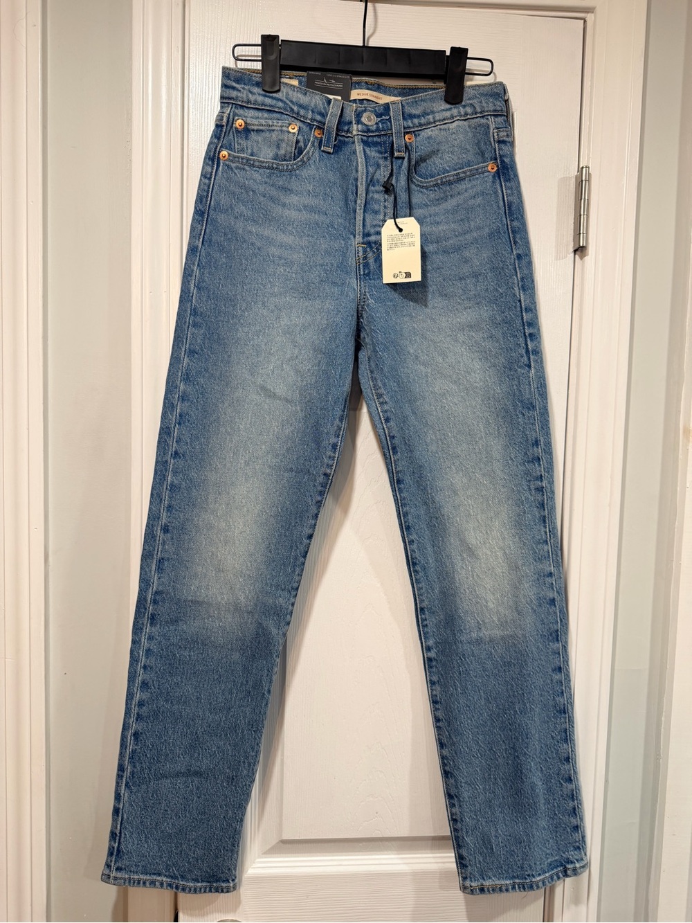 NWT Levi’s Size 24x28 Wedgie Straight Button Fly Jeans Classic Denim mid Rise